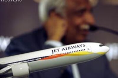 Jet bosses to take salary cuts to keep flying