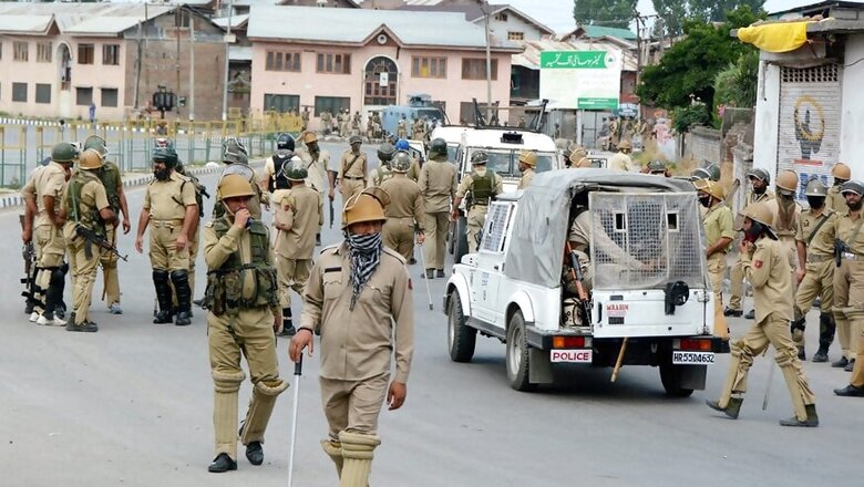 500 Arrested as Police Seeks to End Protests in Kashmir