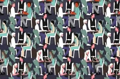 Optical Illusion: Spot The Robots In This Crowded Restaurant In 10 Seconds