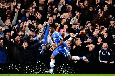 Samuel Eto'o scores hat-trick as Chelsea beat Manchester United 3-1