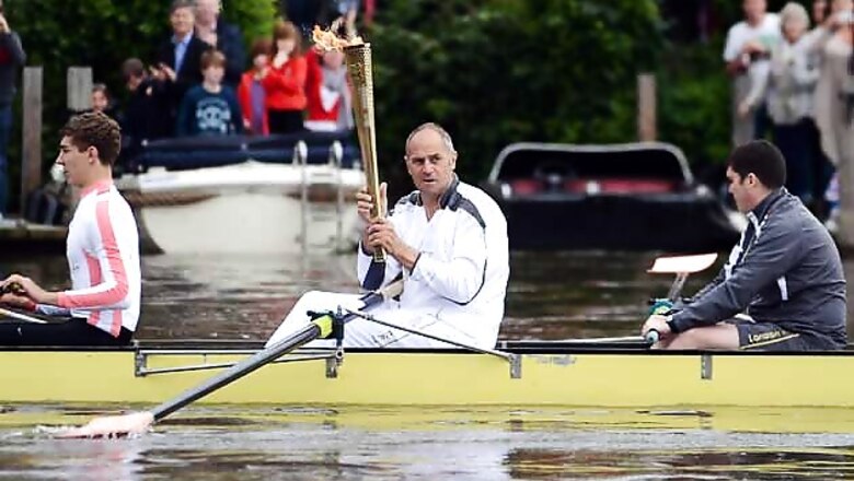 Streaker tries to disrupt Olympic torch relay