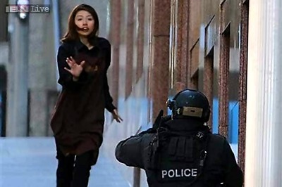 5 people escape from Sydney cafe in hostage crisis
