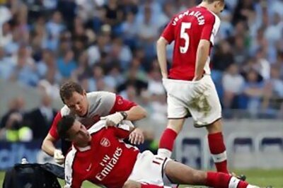 Arsenal striker van Persie admits to exaggerating falls