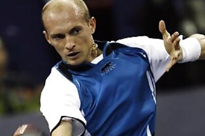 Davydenko pips Djokovic to semi-final spot