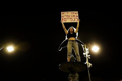 Days after deal with UAE,  anti-Netanyahu protests resume