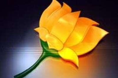 Modi turns paper tiger, no Hindutva on manifesto