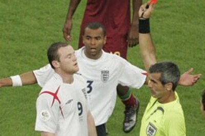 Rooney, Ronaldo wink and make up