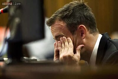 Oscar Pistorius breaks down while recalling shooting
