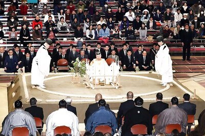 Japan Female Mayor Loses Fight to Speak From Sumo Ring