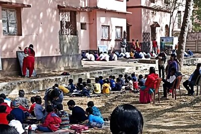 West Bengal's Neighborhood Classes Held Amid Unhealthy Environments, Parents Complaint