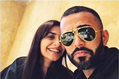 Sonam Kapoor Jets Off to London with Husband Anand Ahuja