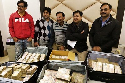 Rs 3.25 Crore Cash in Old Notes Seized During Raids at a Hotel in Delhi