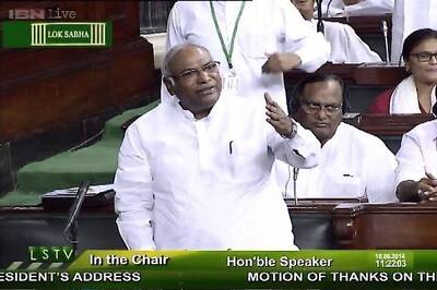 Congress seeks Leader of Opposition post; Kharge, Scindia meet Speaker