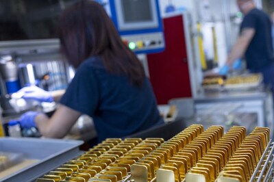Gold Prices Climb as Dollar, Bond Yields Dip Ahead of US Inflation Data
