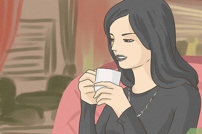 What Interests a Goth Girl? (12 Ways to Meet One and Talk to Her)