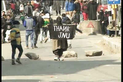 Clashes in Srinagar as Pakistan, ISIS flags appear, 'Thank JNU' banners also shown