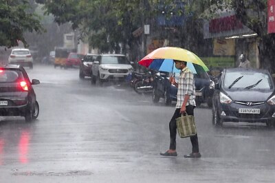 Hyderabad Rains: Heavy Showers Lash City and Cause Traffic Snarls in Low-lying Areas