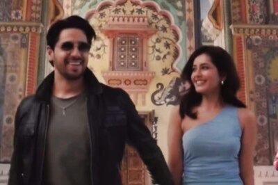 Sidharth Malhotra, Raashi Khanna Hold Hands During Yodha Promotions; Kiara Advani Fans UPSET | Watch