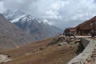 HP teacher gives national award money to Leh kids