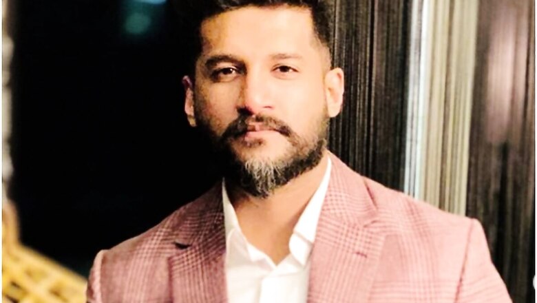 Singer Vijay Yesudas Meets with Road Accident in Alappuzha, Escapes Unhurt