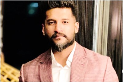 Singer Vijay Yesudas Meets with Road Accident in Alappuzha, Escapes Unhurt