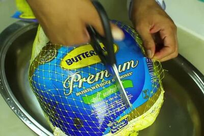 How to Stuff a Turkey for Thanksgiving