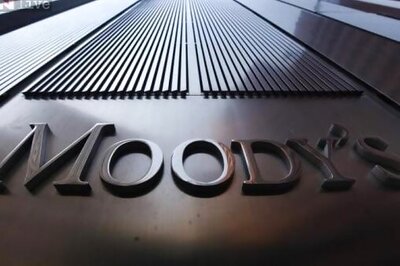 Oil prices to average US dollars 33 per barrel on low demand: Moody's