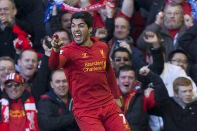 Suarez's late strike helps Liverpool hold Chelsea