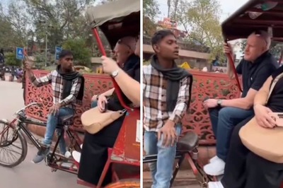 Watch: Old Delhi Rickshaw Puller Speaks Fluent English To Guide Tourists