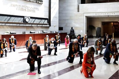 Democrats Kneel in US Congress Before Unveiling Police Overhaul amid Protests over George Floyd's Death