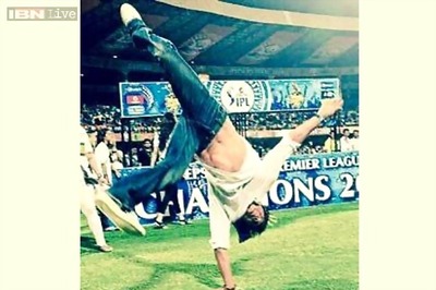 Shah Rukh Khan celebrates KKR win; dazzles Kolkata with kisses, dance