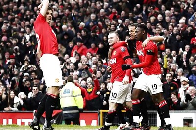 Rooney brace sinks Liverpool as United go top