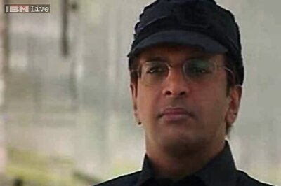 Jaaved Jaffrey introduces Mahmoud Kaabour's labour documentary at DIFF