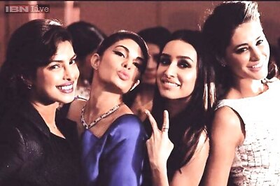 Photo of the day: Jacqueline Fernandez pouts, Shraddha Kapoor shows a victory sign as they pose with Priyanka Chopra and Nargis Fakhri