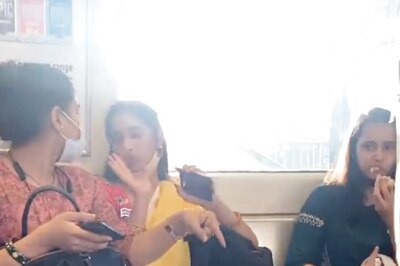 WATCH: Two Women Fight In Delhi Metro Over Seating Arrangement, Netizens Find It 'Entertaining'