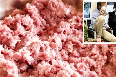 Man Eating Raw Minced Meat In Metro Leaves Internet Divided
