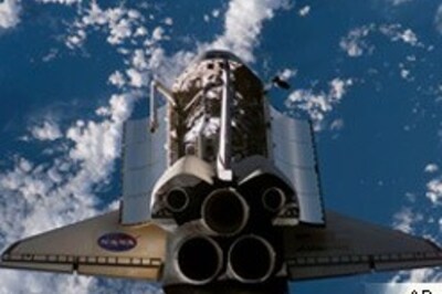 Storm, glitches as Atlantis returns