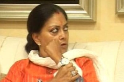 Vasundhara Raje keeps suspense over quitting post