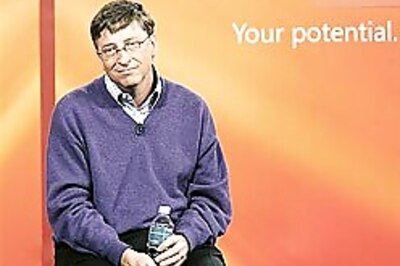Bill Gates logs out of MS office
