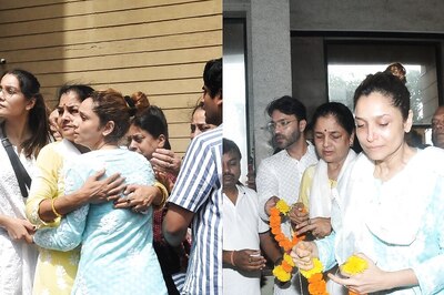 Ankita Lokhande Inconsolable at Her Father's Funeral, Offers Her Respect at His Late Rites; Watch