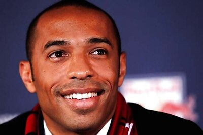 Arsenal complete loan signing of Thierry Henry