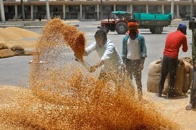 Wheat, Atta, Rice Prices Under Control; Sufficient Foodgrain Stocks Available, Says Govt