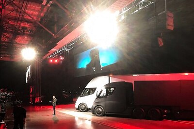 Tesla Semi Electric Truck Unveiled, Gets Electric Range of 800 Km