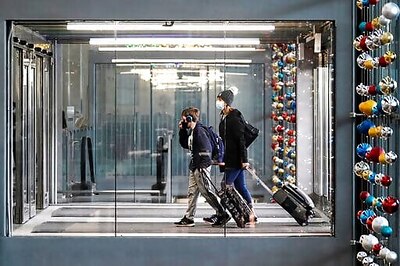 Holiday Air Travel Surges Despite Dire Health Warnings