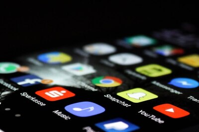 Smartphone demand drops 'like a rock', 200mn less handsets this year