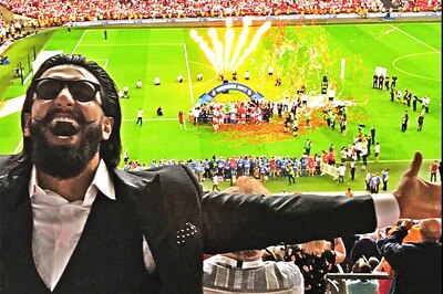 Ranveer Singh Cheers for Arsenal in FA Cup Final