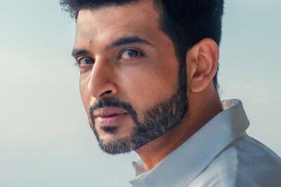 Karan Kundrra Snapped in Bandra Outside His New Apartment, Paparazzo Says ‘Yeh Ladka Aag Laga Dega’