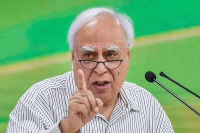 Congress Delegation of Kapil Sibal, Digvijaya Singh Complain to EC on 'Poll Code Violations' by BJP in MP