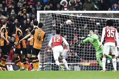 FA Cup: Defending champions Arsenal held to a frustrating draw by Hull City