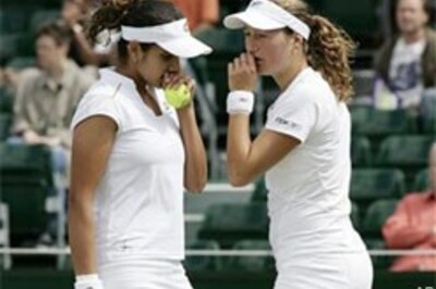 Paes advances, Sania exits Wimbledon